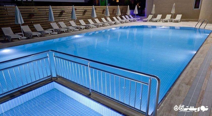 استخر روباز هتل گونی برابانت